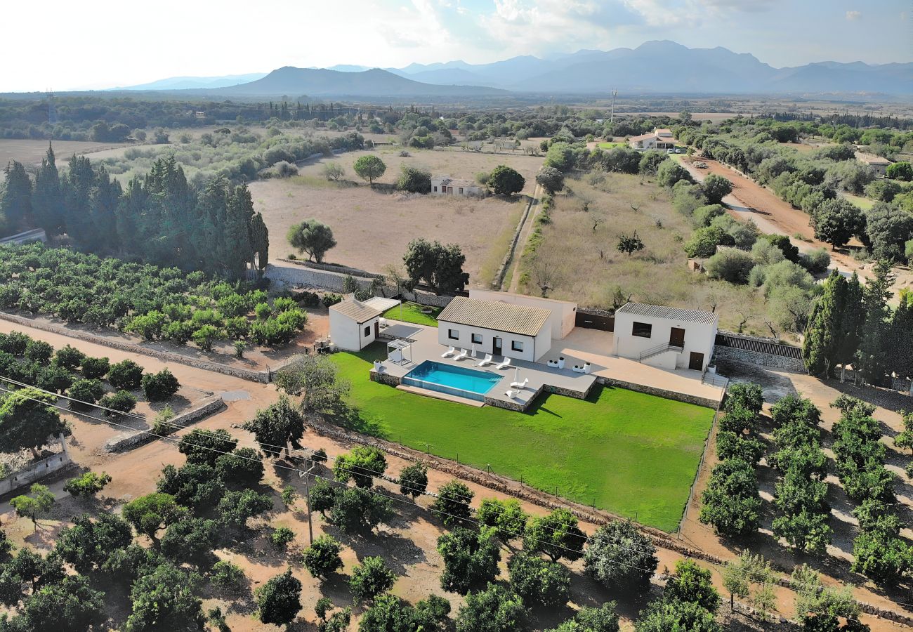 Finca in Llubi - Son Calet 156 moderne Villa mit privatem Pool, Garten, Grillplatz und Klimatisierung