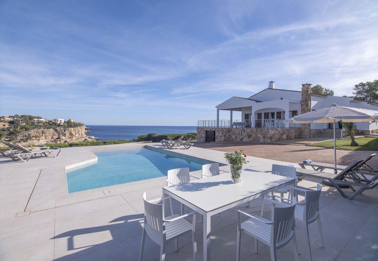 Villa in Cala Santanyi - Villa Can Ferrando in erste Meereslinie mit mediterranem Luxus