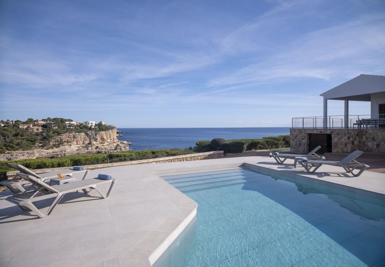 Villa in Cala Santanyi - Villa Can Ferrando in erste Meereslinie mit mediterranem Luxus