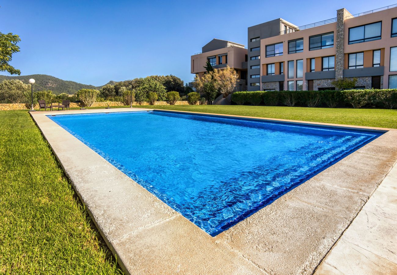 Ferienwohnung in Son Servera - Cala Bona Apartment mit Bergblick und Pool nahe dem Meer in Port Verd verfügbar für monatliche Vermietung