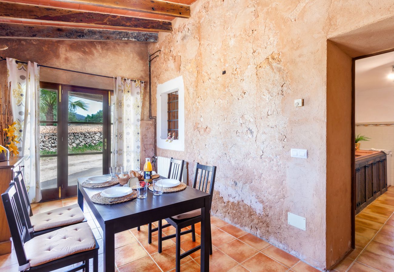 Finca en Santanyi - Alojamiento vacacional Casa Antigua con piscina en un entorno rural tranquilo cerca de Santanyi