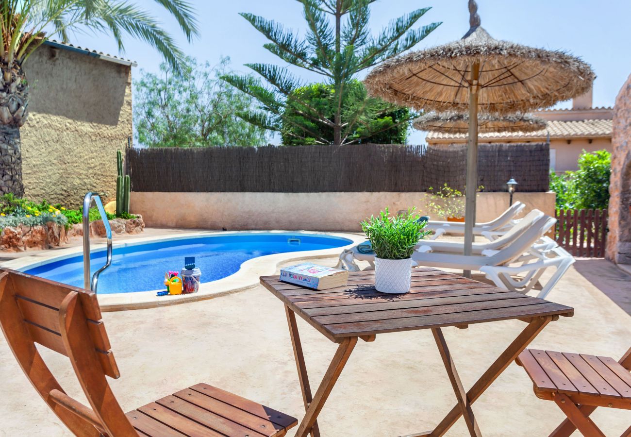 Finca en Santanyi - Alojamiento vacacional Casa Antigua con piscina en un entorno rural tranquilo cerca de Santanyi