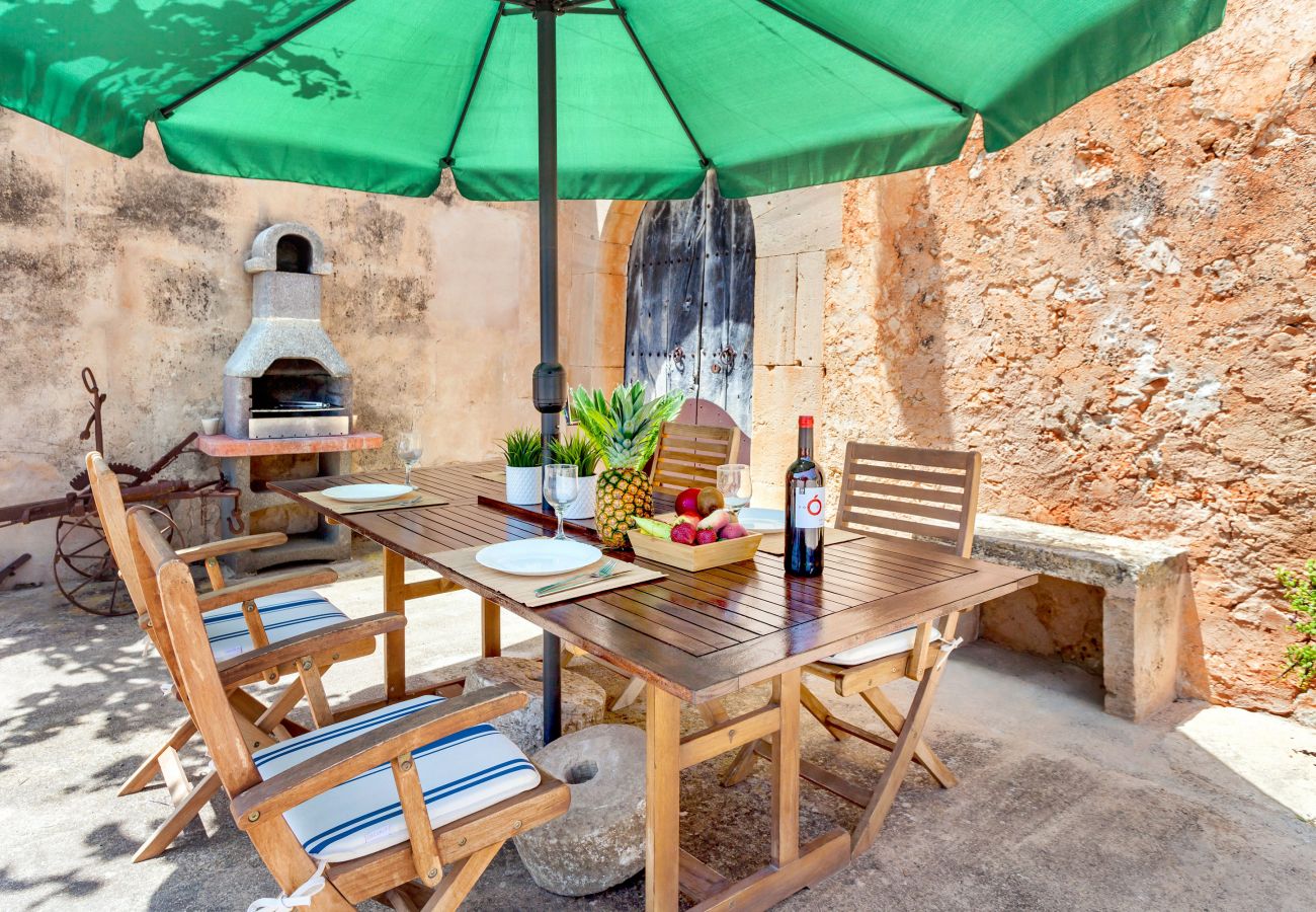 Finca en Santanyi - Alojamiento vacacional Casa Antigua con piscina en un entorno rural tranquilo cerca de Santanyi