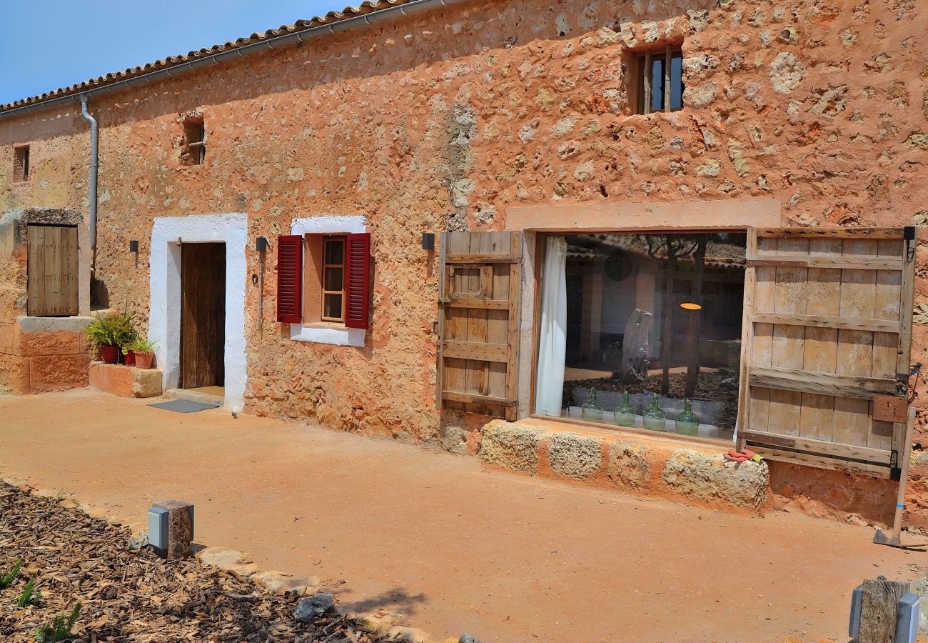 Casa rural en Llubi - Can Cortana 005 fantástica finca con piscina privada, zona infantil, ping pong y aire acondicionado