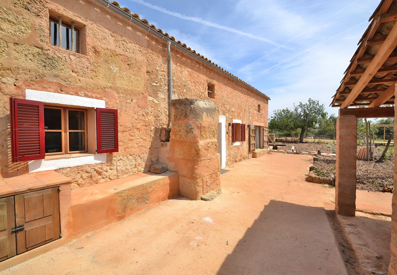 Casa rural en Llubi - Can Cortana 005 fantástica finca con piscina privada, zona infantil, ping pong y aire acondicionado