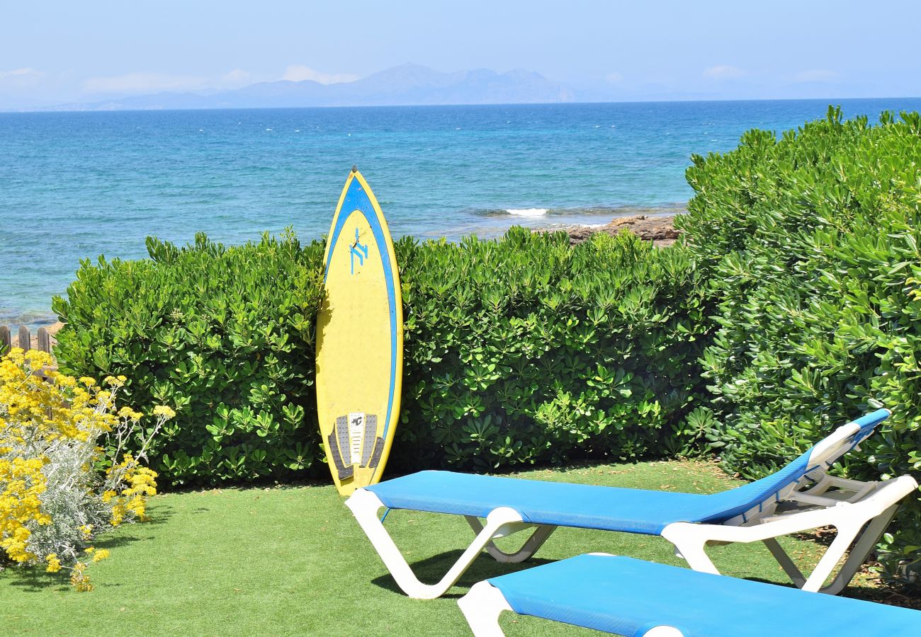 Casa vacacional al lado del mar, con jardín y piscina