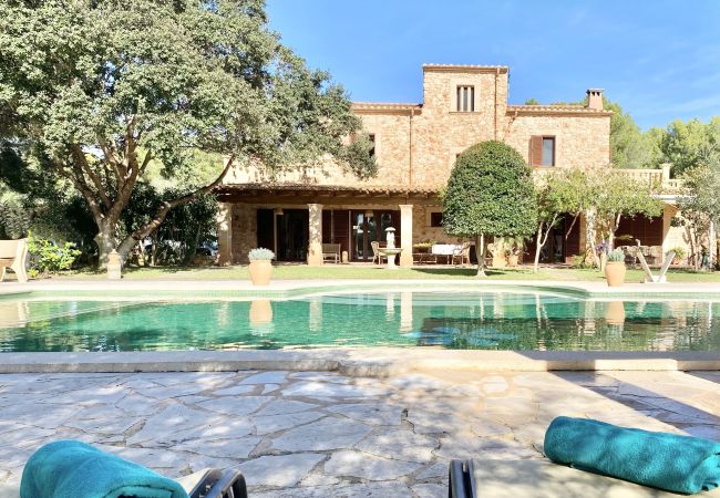  en Portocolom - Pine Tree House Espiga casa vacacional tranquila con piscina en Porto Colom ideal para familias y relajación