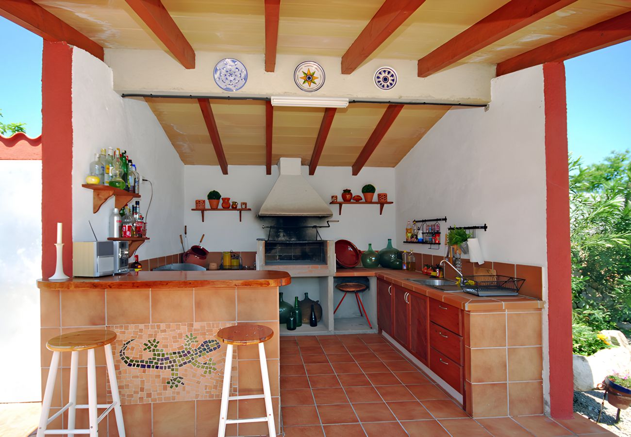 Country house in Alcudia - Can Roig 113 fantastic finca with private pool, garden, children's area and air-conditioning