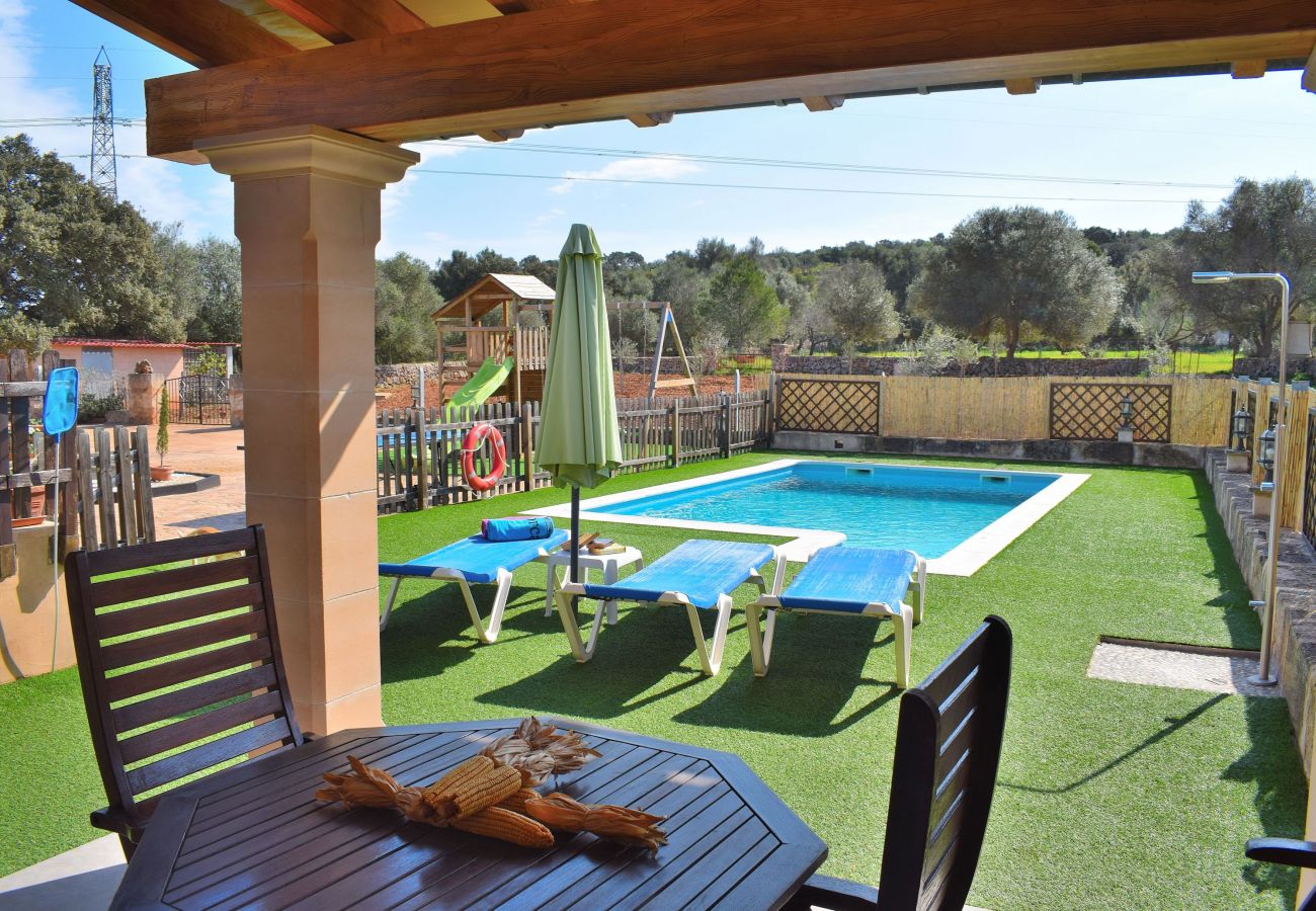 Country house in Llubi - Son Sitges 139 cosy finca with private pool, children's playground, terrace and barbecue area