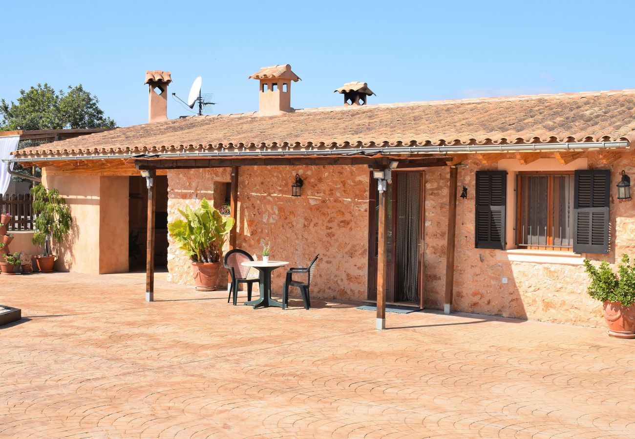 Country house in Llubi - Son Sitges 139 cosy finca with private pool, children's playground, terrace and barbecue area