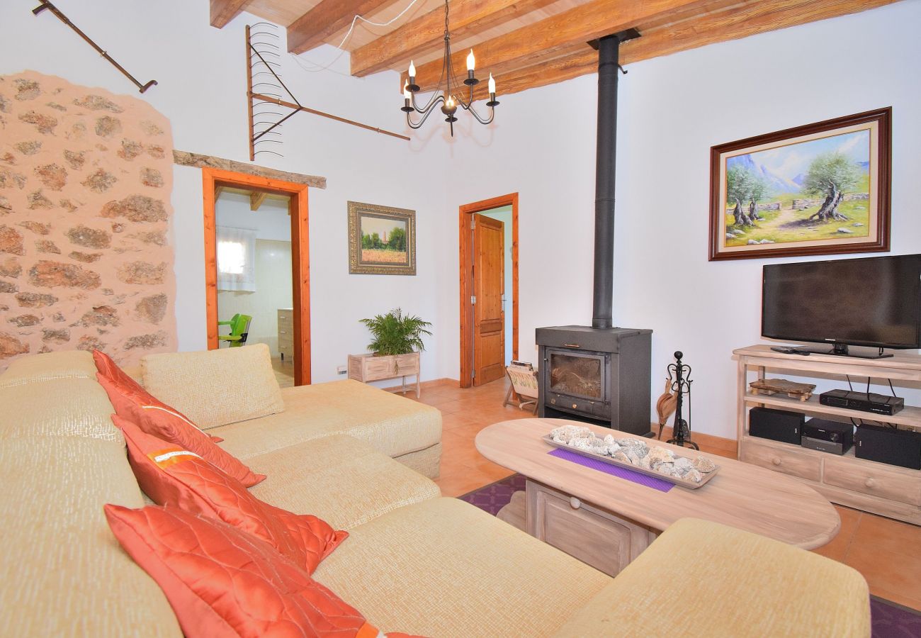 Country house in Llubi - Son Sitges 139 cosy finca with private pool, children's playground, terrace and barbecue area