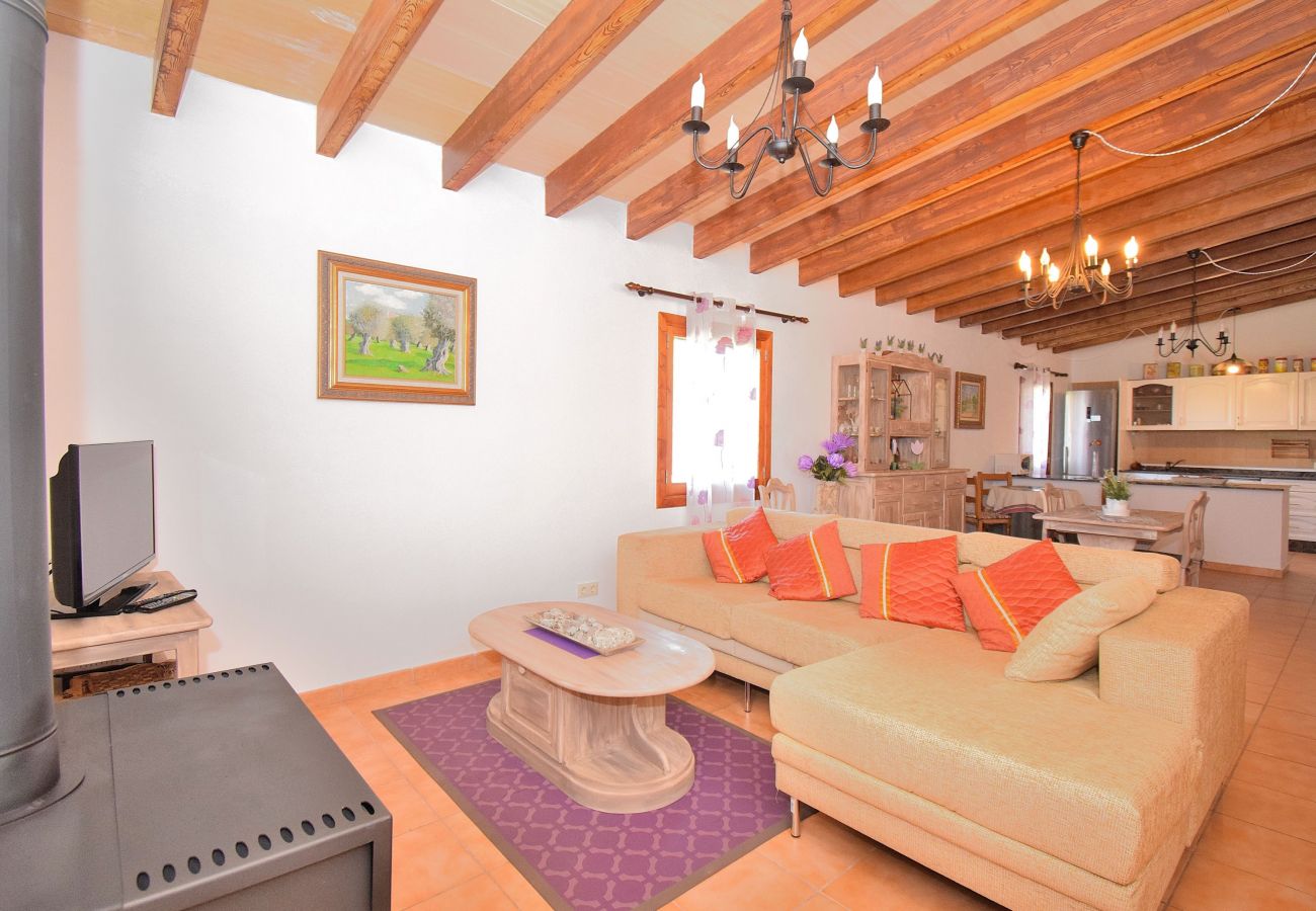 Country house in Llubi - Son Sitges 139 cosy finca with private pool, children's playground, terrace and barbecue area