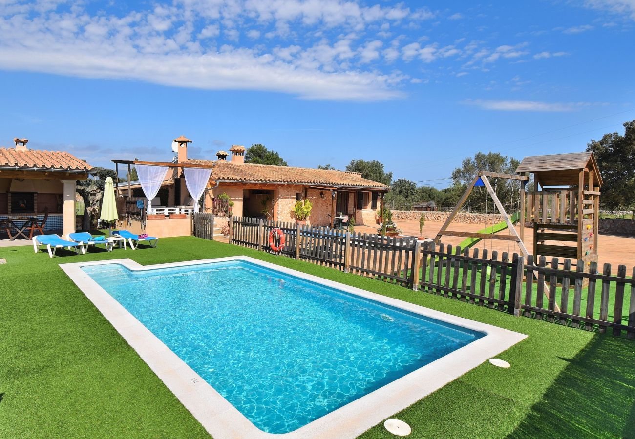 Country house in Llubi - Son Sitges 139 cosy finca with private pool, children's playground, terrace and barbecue area