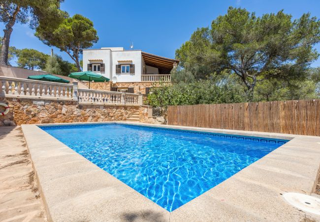 Villa/Dettached house in Cala Santanyi - Villa Escaletas holiday house just 600 m from Cala Santanyí beach with pool and air conditioning