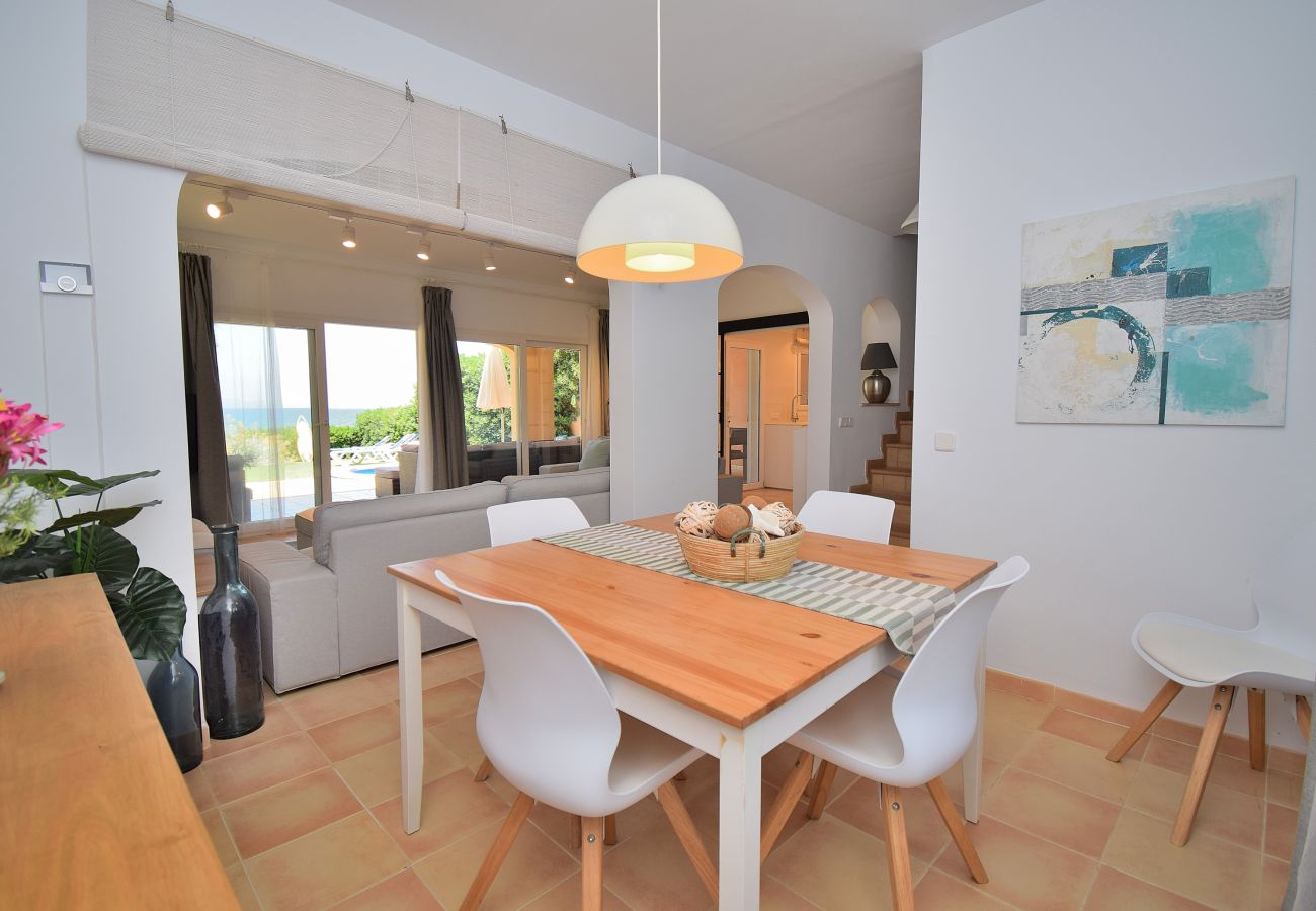 Villa in Colonia de Sant Pere - Embat 017 villa with private pool and direct access to the sea, garden and air conditioning