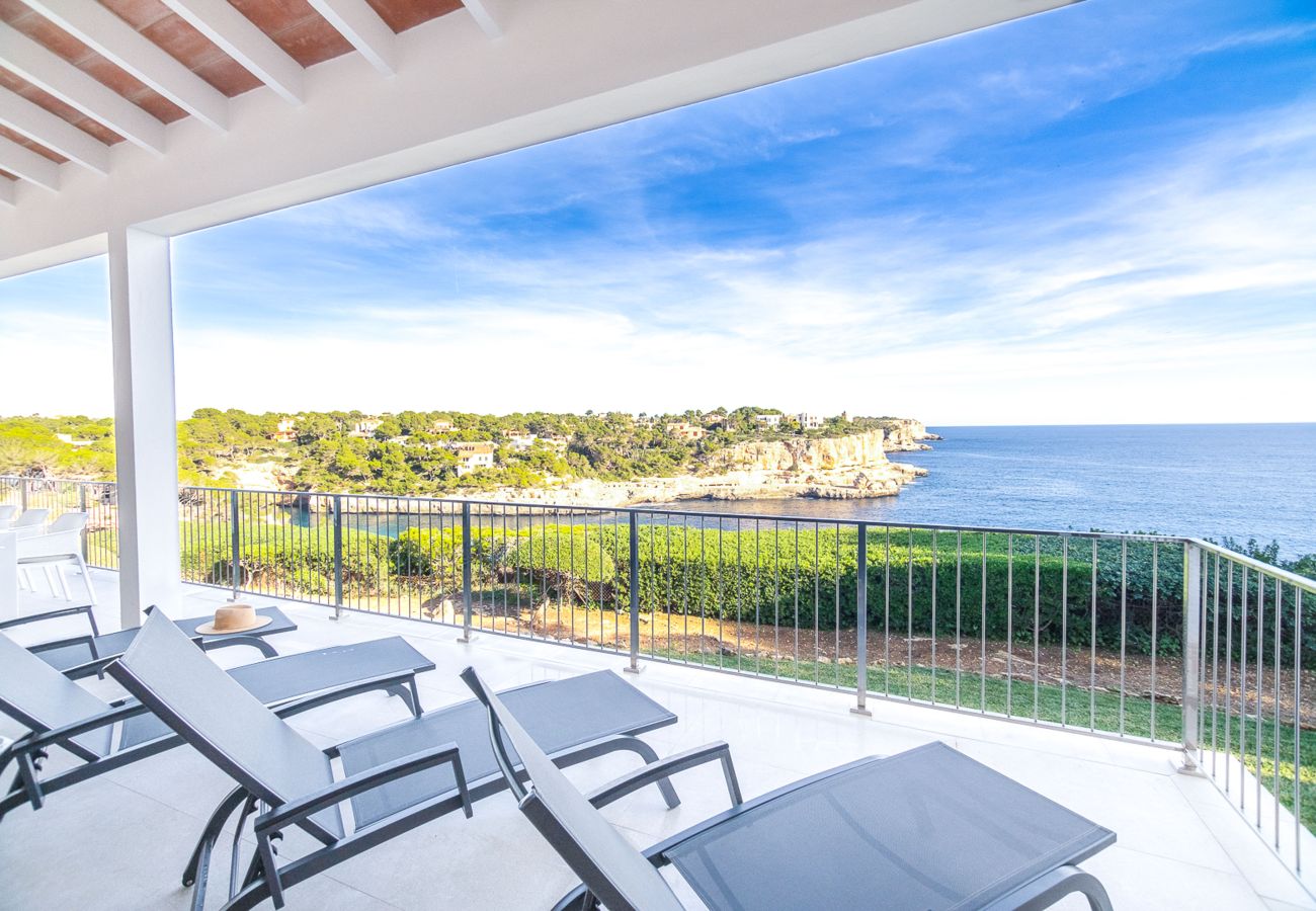 Villa in Cala Santanyi - Villa Can Ferrando holiday house in Cala Santanyi first line seaview with Mediterranean luxury