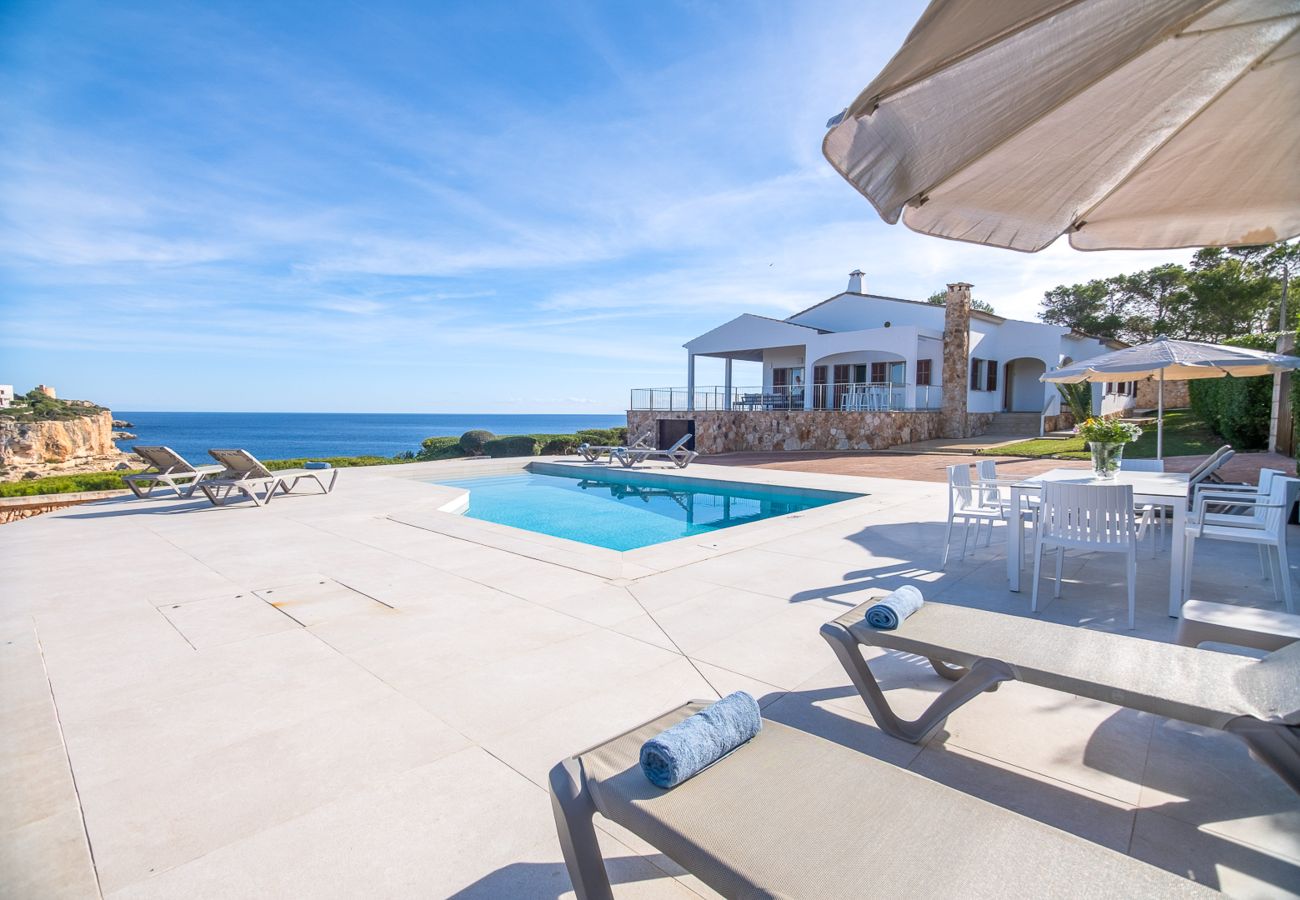 Villa in Cala Santanyi - Villa Can Ferrando holiday house in Cala Santanyi first line seaview with Mediterranean luxury