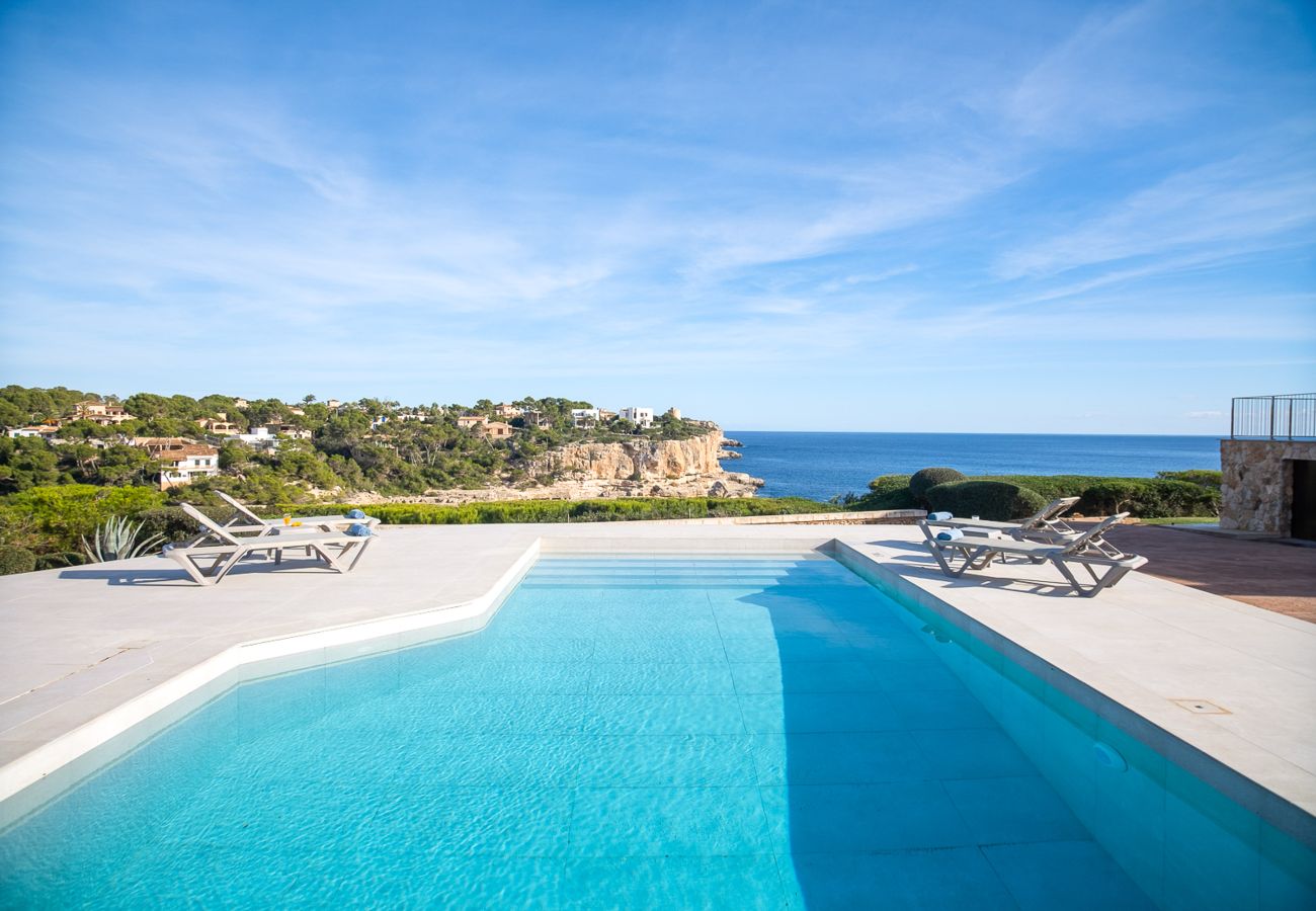 Villa in Cala Santanyi - Villa Can Ferrando holiday house in Cala Santanyi first line seaview with Mediterranean luxury