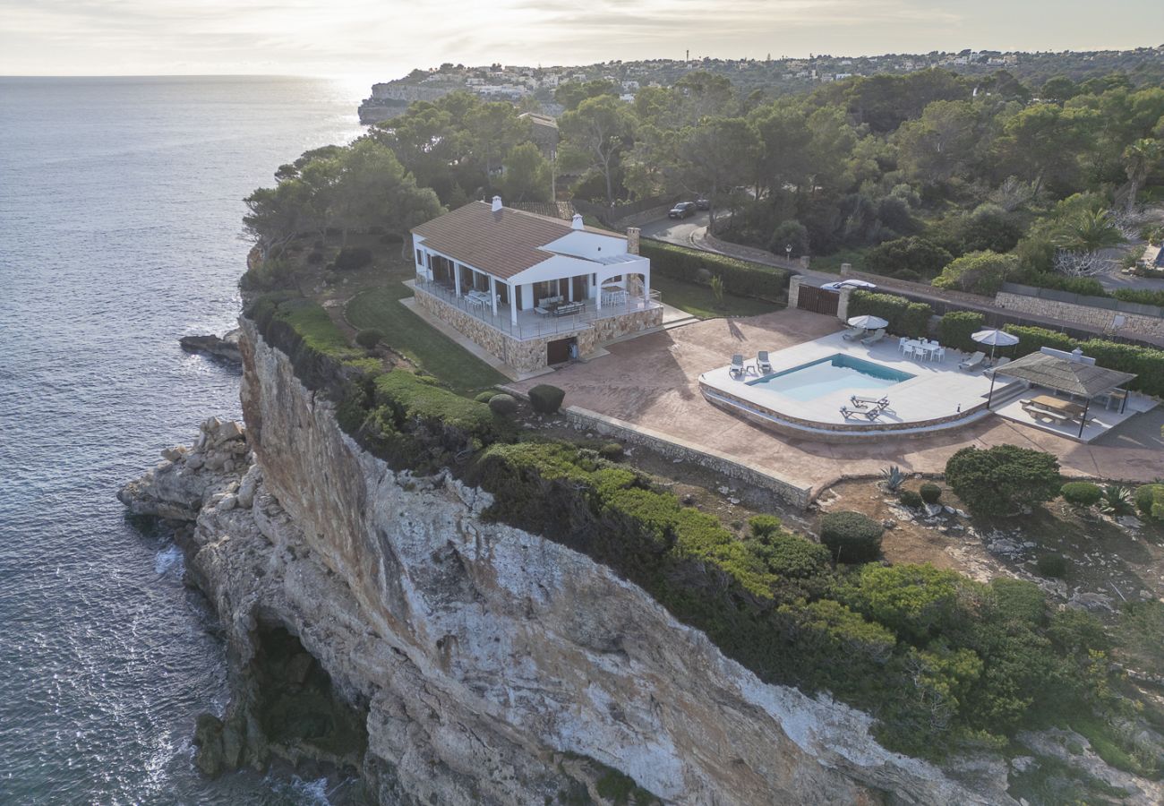 Villa in Cala Santanyi - Villa Can Ferrando holiday house in Cala Santanyi first line seaview with Mediterranean luxury