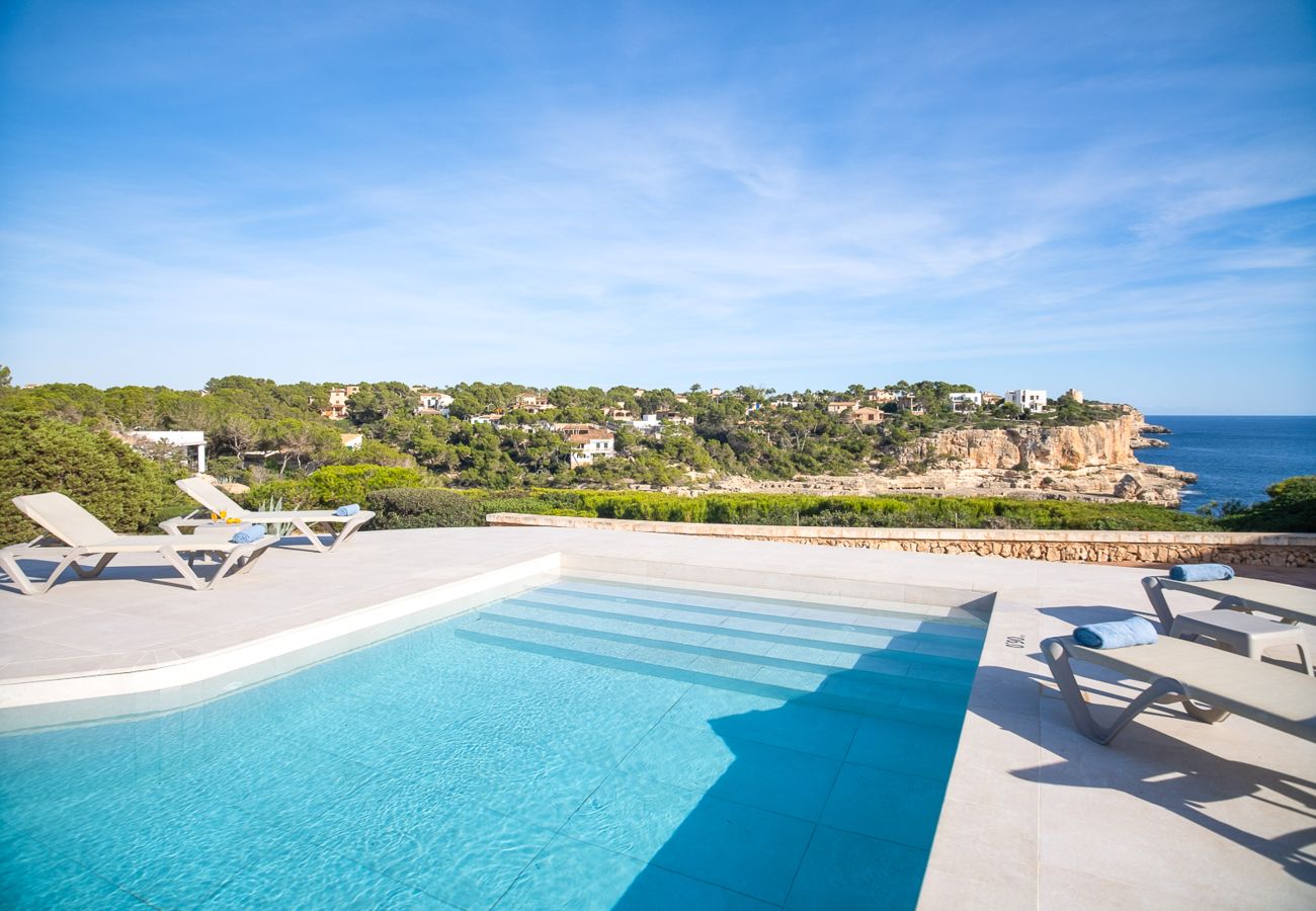 Villa in Cala Santanyi - Villa Can Ferrando holiday house in Cala Santanyi first line seaview with Mediterranean luxury