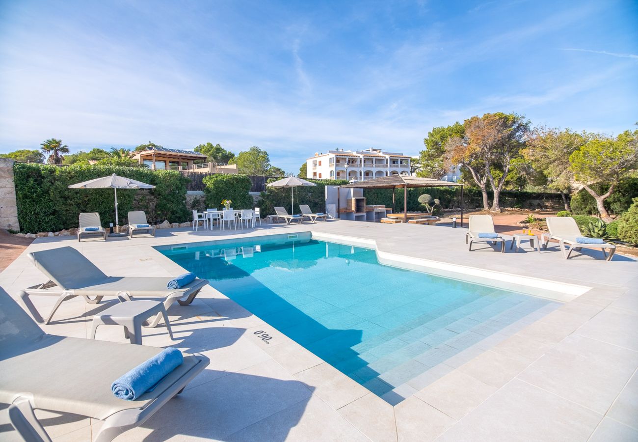 Villa in Cala Santanyi - Villa Can Ferrando holiday house in Cala Santanyi first line seaview with Mediterranean luxury