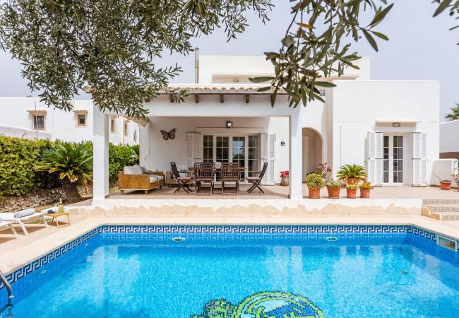  in Cala d'Or - Casa Ferrera Cozy Holiday Home with Private Pool, Walking Distance to Cala Ferrera